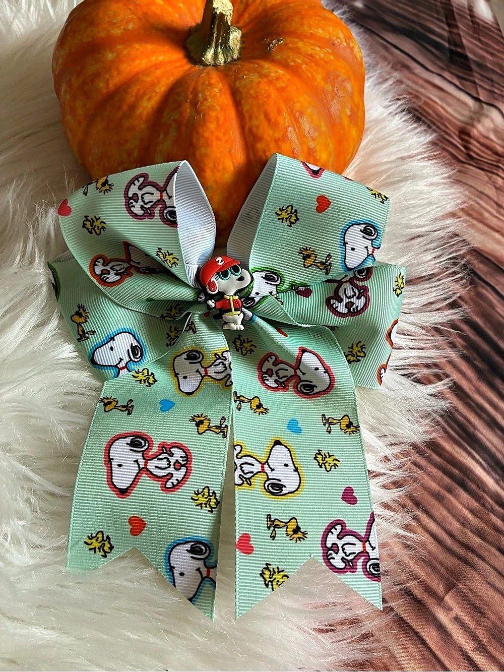 Snoopy Character Hair Bow in Green & White